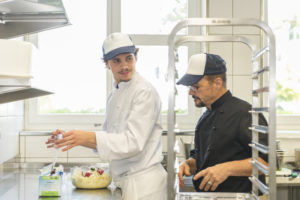 AuftragArbeit bei uns arbeiten Menschen mit Beeinträchtigung sowohl im Cateringservice als auch in der Küche.