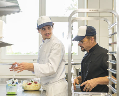 AuftragArbeit bei uns arbeiten Menschen mit Beeinträchtigung sowohl im Cateringservice als auch in der Küche.