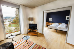 Grosszügige, modern ausgestattete Zimmer sind im Angebot in unseren Hotels.